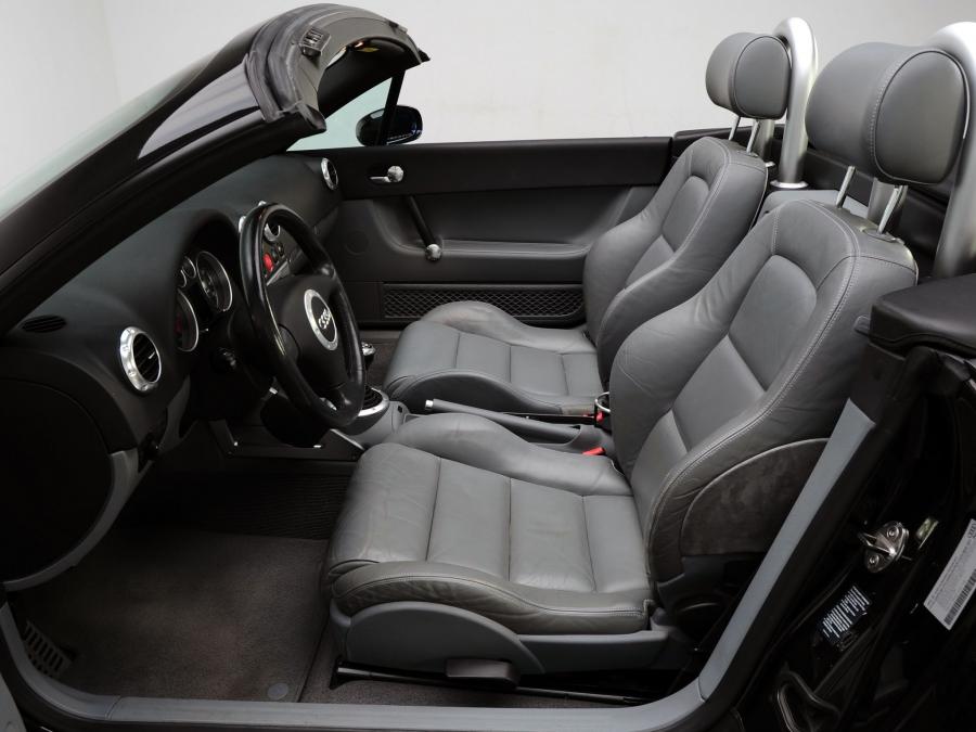 Интерьер Audi TT Roadster (8N) 1999 года  (NA) (фото 3 из 12)
